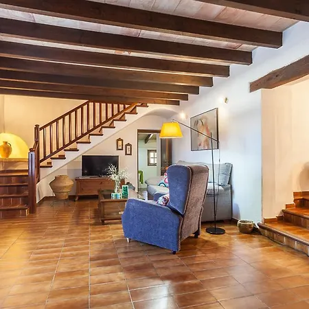 Can Guineu Villa *
